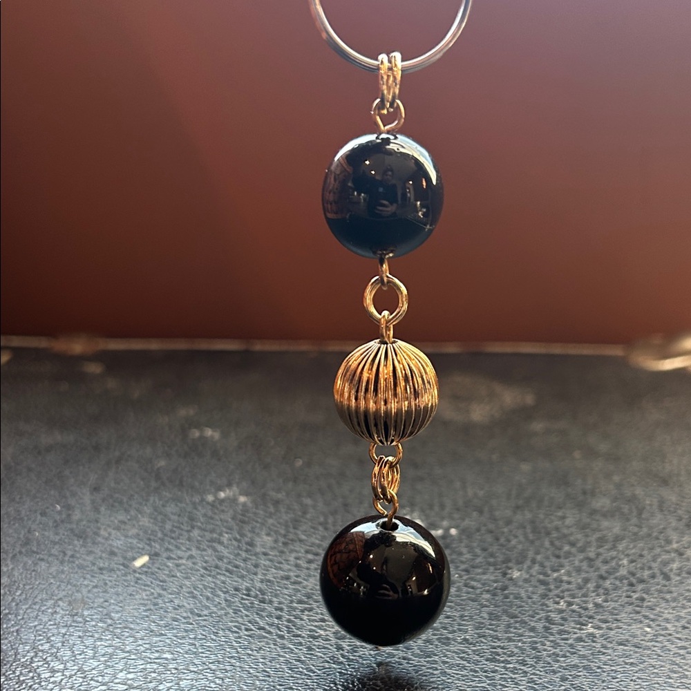 Black and Gold Beaded Keychain - Picture 4 of 8